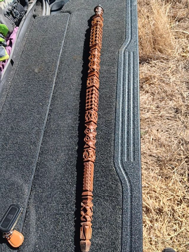 Bastón tallado a mano