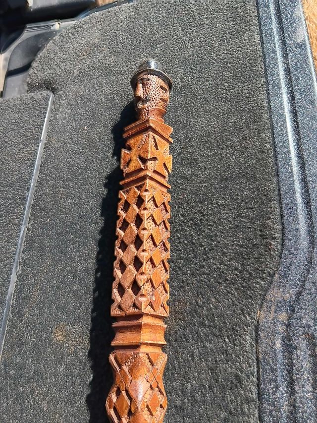 Bastón tallado a mano