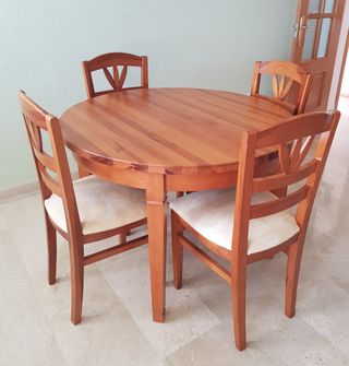 Juego mesa de madera artesanal maciza y 4 sillas.