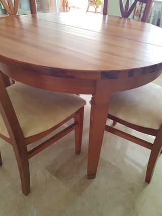 Juego mesa de madera artesanal maciza y 4 sillas.