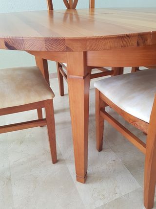 Juego mesa de madera artesanal maciza y 4 sillas.