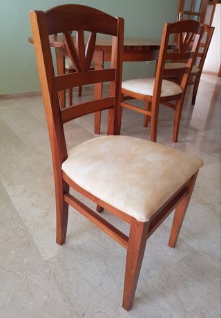 Juego mesa de madera artesanal maciza y 4 sillas.