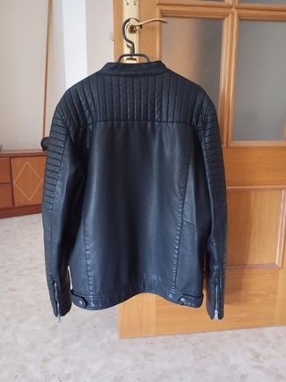 Cazadora polipiel negra hombre.