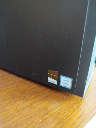 Proyector Optoma más pantalla de proyección.