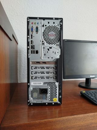 Proyector Optoma más pantalla de proyección.