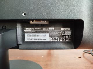 Proyector Optoma más pantalla de proyección.