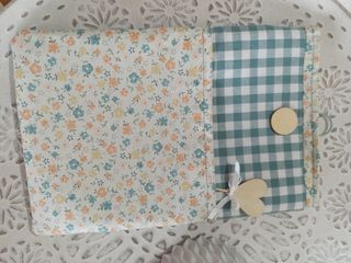 Funda porta-libros | Tejido floral y vichy