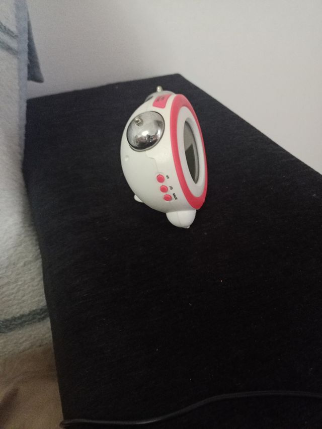 Despertador rosa y blanco