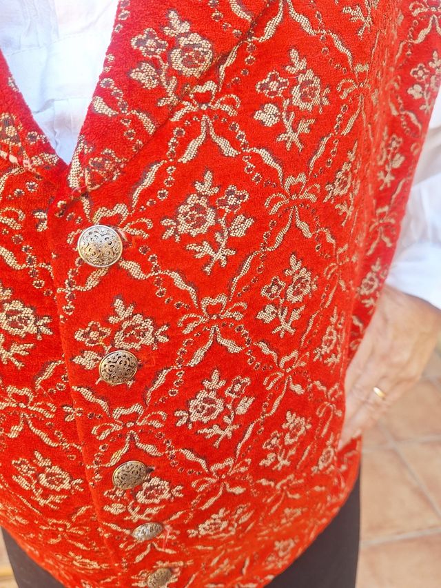 Chaleco rojo y dorado - Baturro