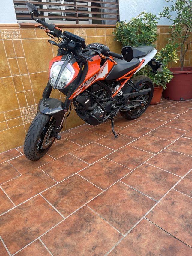 KTM Duke 125 - Moto Impecable