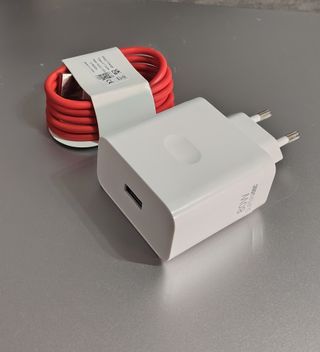 Caricabatterie OPPO OnePlus SuperVOOC da 80 W + cavo USB-C