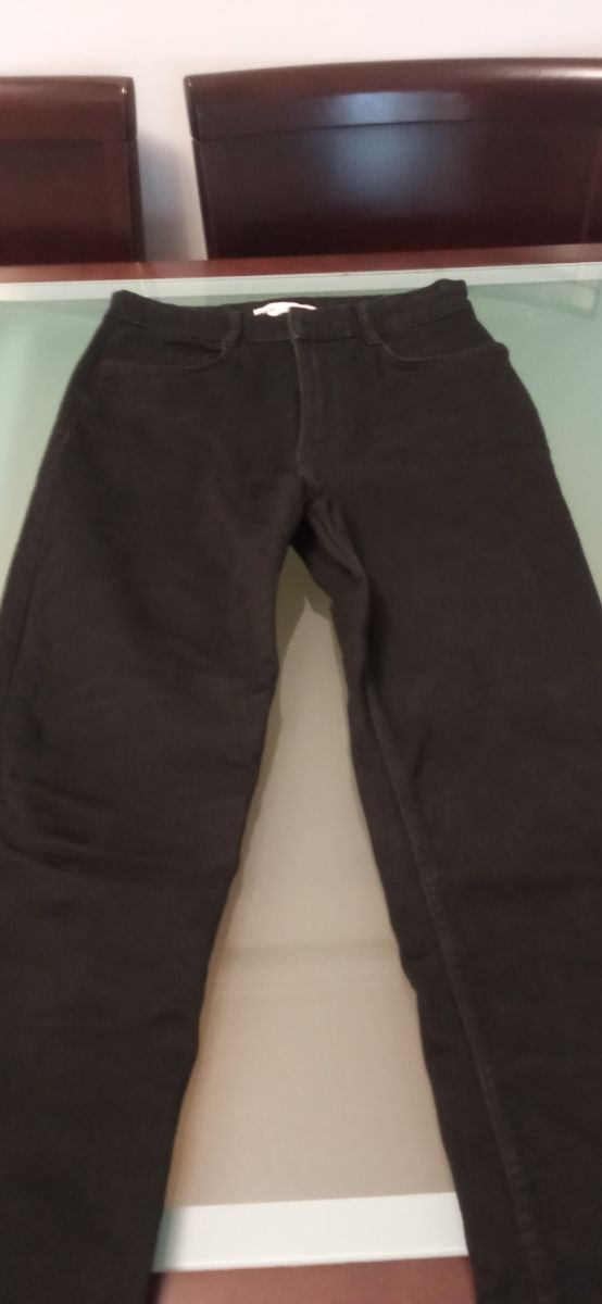 Vaqueros pitillo negros Stradivarius 36