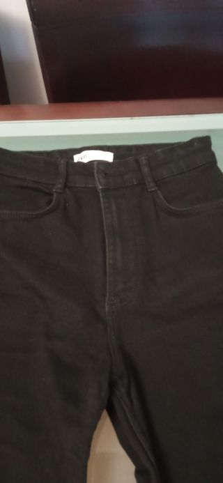 Vaqueros pitillo negros Stradivarius 36