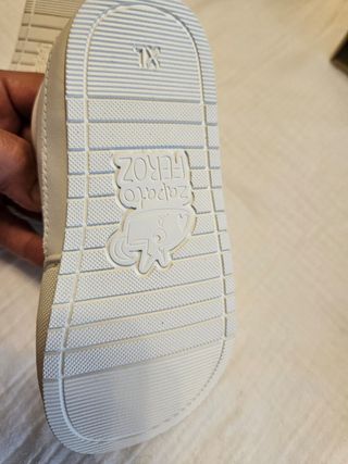 Zapatillas Feroz Morirá XL blancas
Sin usar
