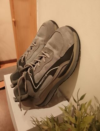 Zapatos de trabajo , antideslizantes.Talla 45.