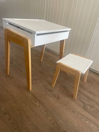 Escritorio infantil blanco y madera
