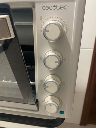 Horno Cecotec 
Muy buen estado.