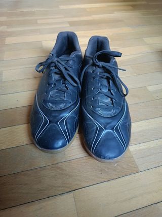 Zapatillas fútbol sala Kipsta negras
