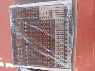 Mesa mezclas Behringer 16 canales