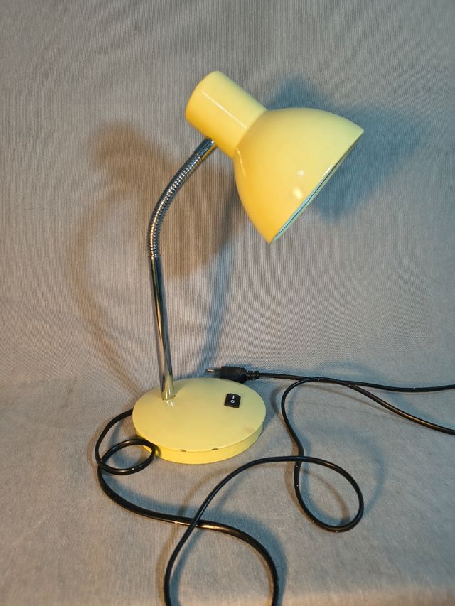 Lámpara escritorio flexo amarilla