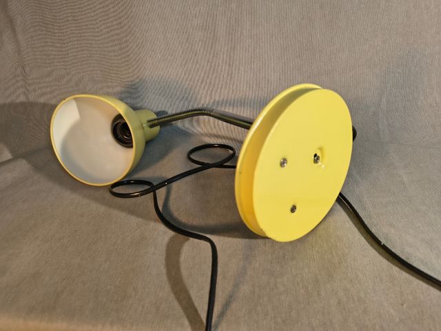 Lámpara escritorio flexo amarilla