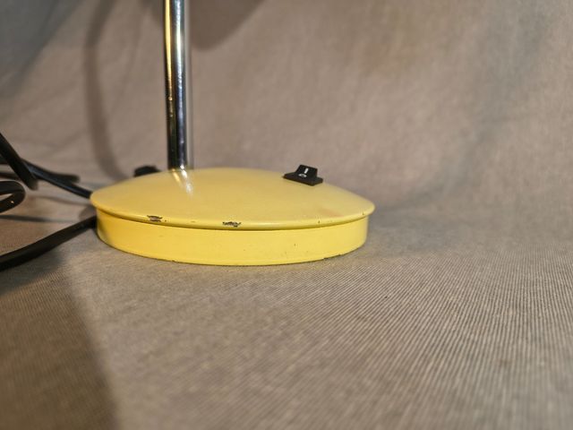 Lámpara escritorio flexo amarilla