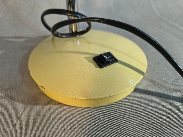 Lámpara escritorio flexo amarilla