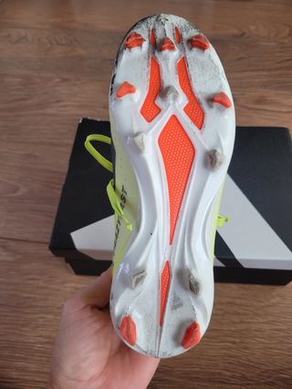 Botas fútbol Adidas niño.