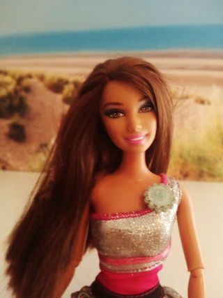 Barbie Teresa+ 100 poses Glam (Mattel 2009)
