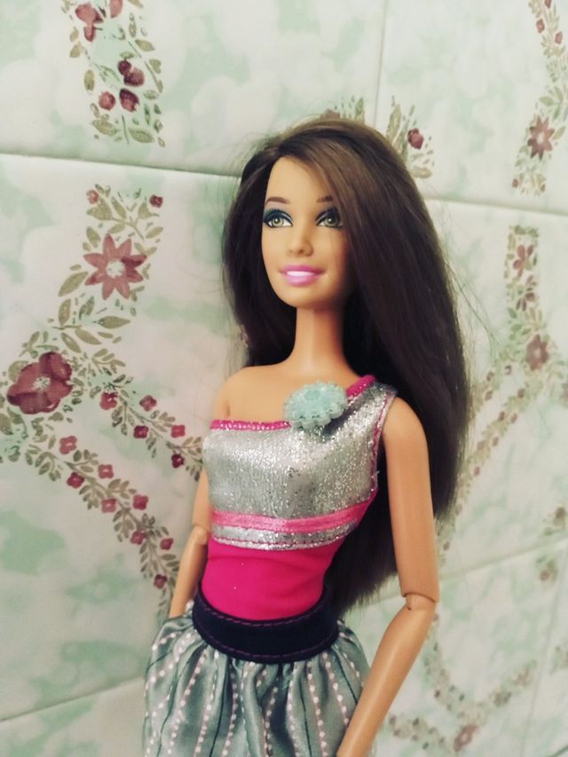 Barbie Teresa+ 100 poses Glam (Mattel 2009)