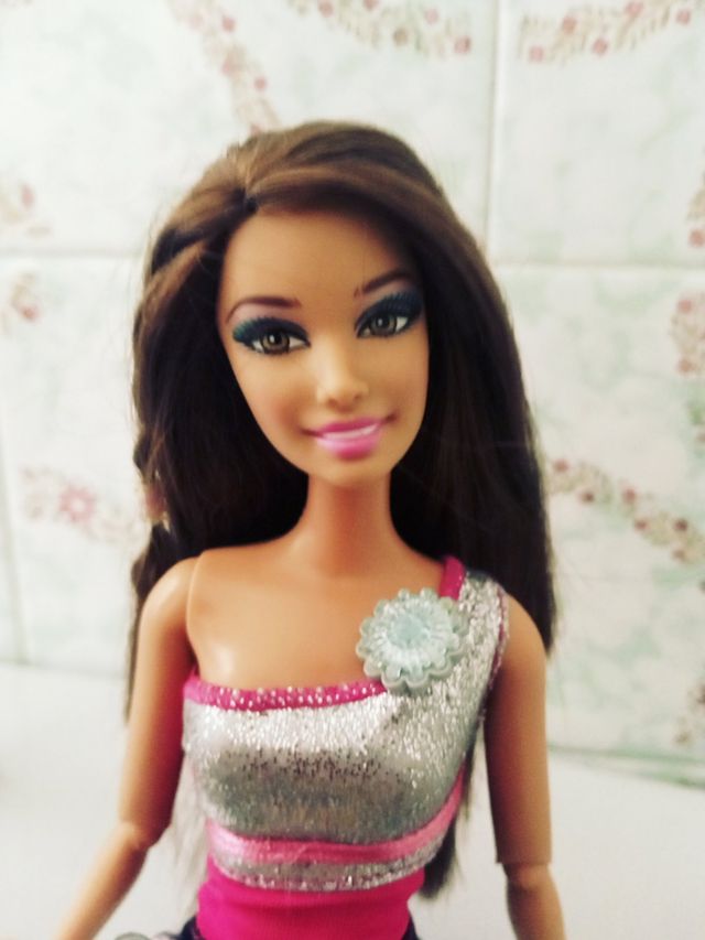 Barbie Teresa+ 100 poses Glam (Mattel 2009)