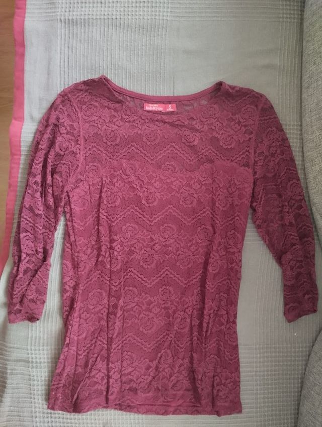 Blusa Bershka burdeos encaje talla S
