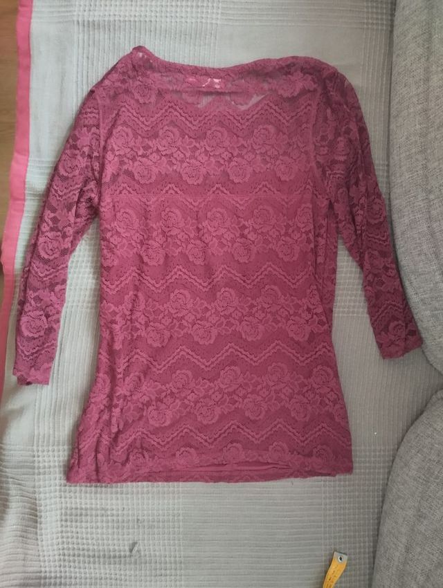 Blusa Bershka burdeos encaje talla S