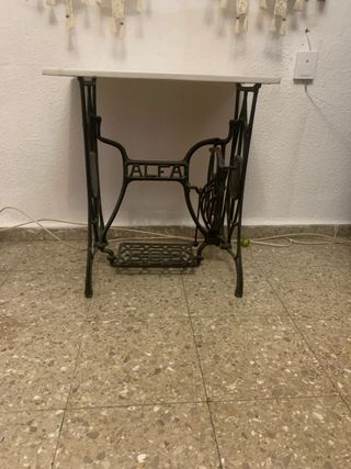 Mesa Alfa de Coser Antigua