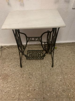 Mesa Alfa de Coser Antigua