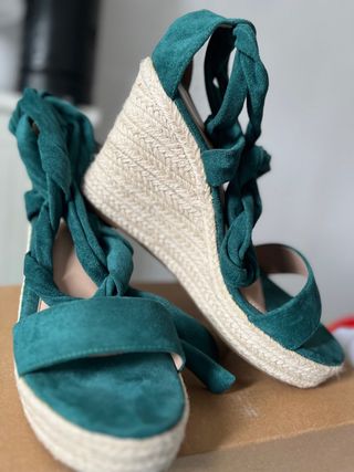 Zapatos cuña mujer verdes