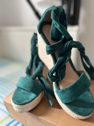 Zapatos cuña mujer verdes