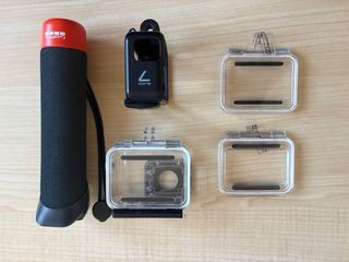 carcasa con 2 tapas de cierre+palo selfie+soporte.