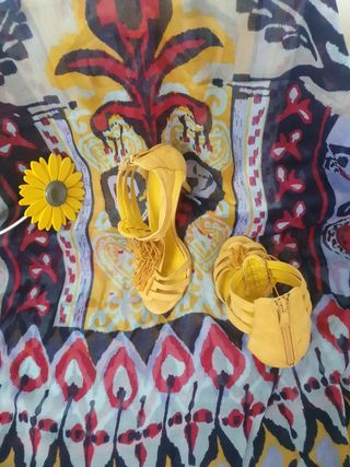 Sandalias azulón tacón 10cm.
También en mostaza.