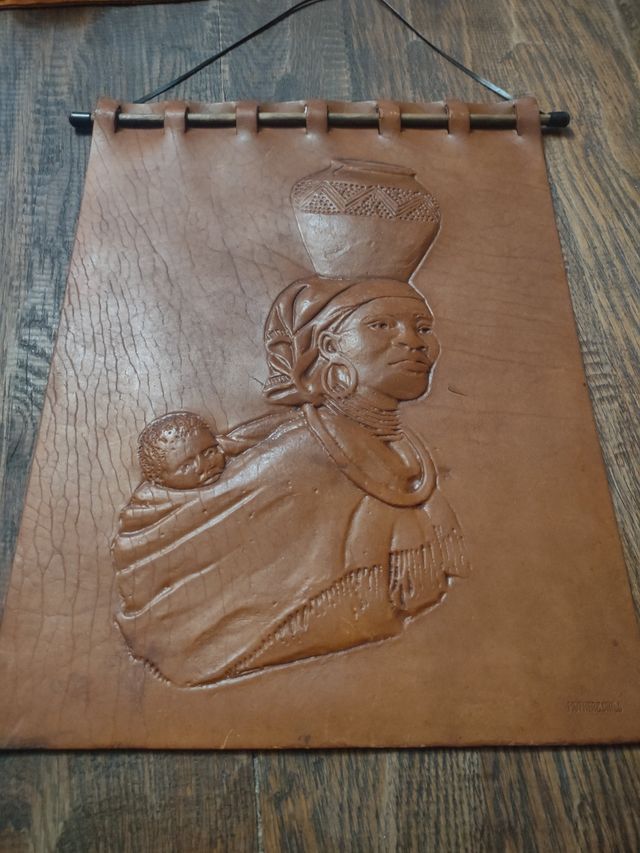 Cuero repujado: Decoración pared