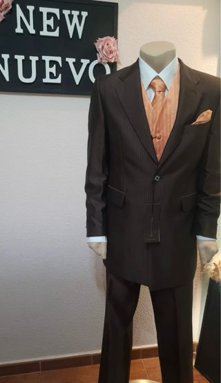  talla 48 de chaqueta y talla 40 de pantalón.