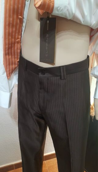  talla 48 de chaqueta y talla 40 de pantalón.