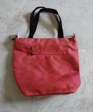 Bolsa de mano estampada
