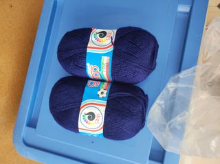 2 ovillos Lanas Stop color verde oscuro