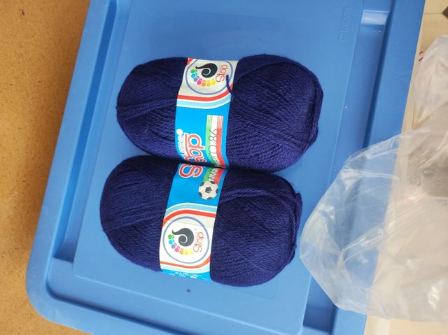 2 ovillos Lanas Stop color verde oscuro