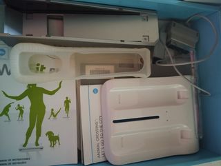 Wii - Consola Nintendo negra +tabla Fit blanca