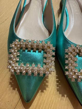 Zapatos planos en piel dorados y verde 