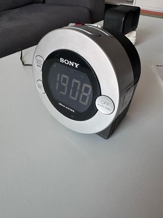 Reloj despertador Sony + iPod Touch