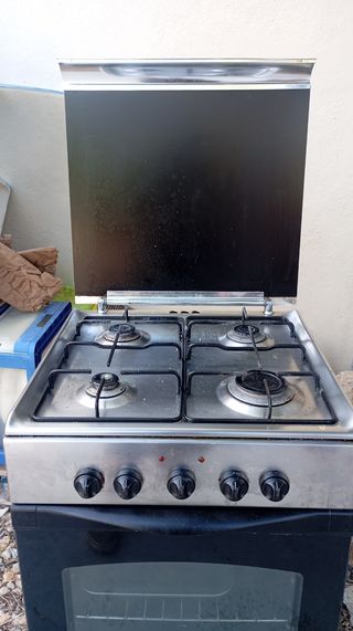 Cocina mixta fogones a gas butano y hono eléctrico
