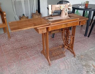 Máquina de coser Singer antigua